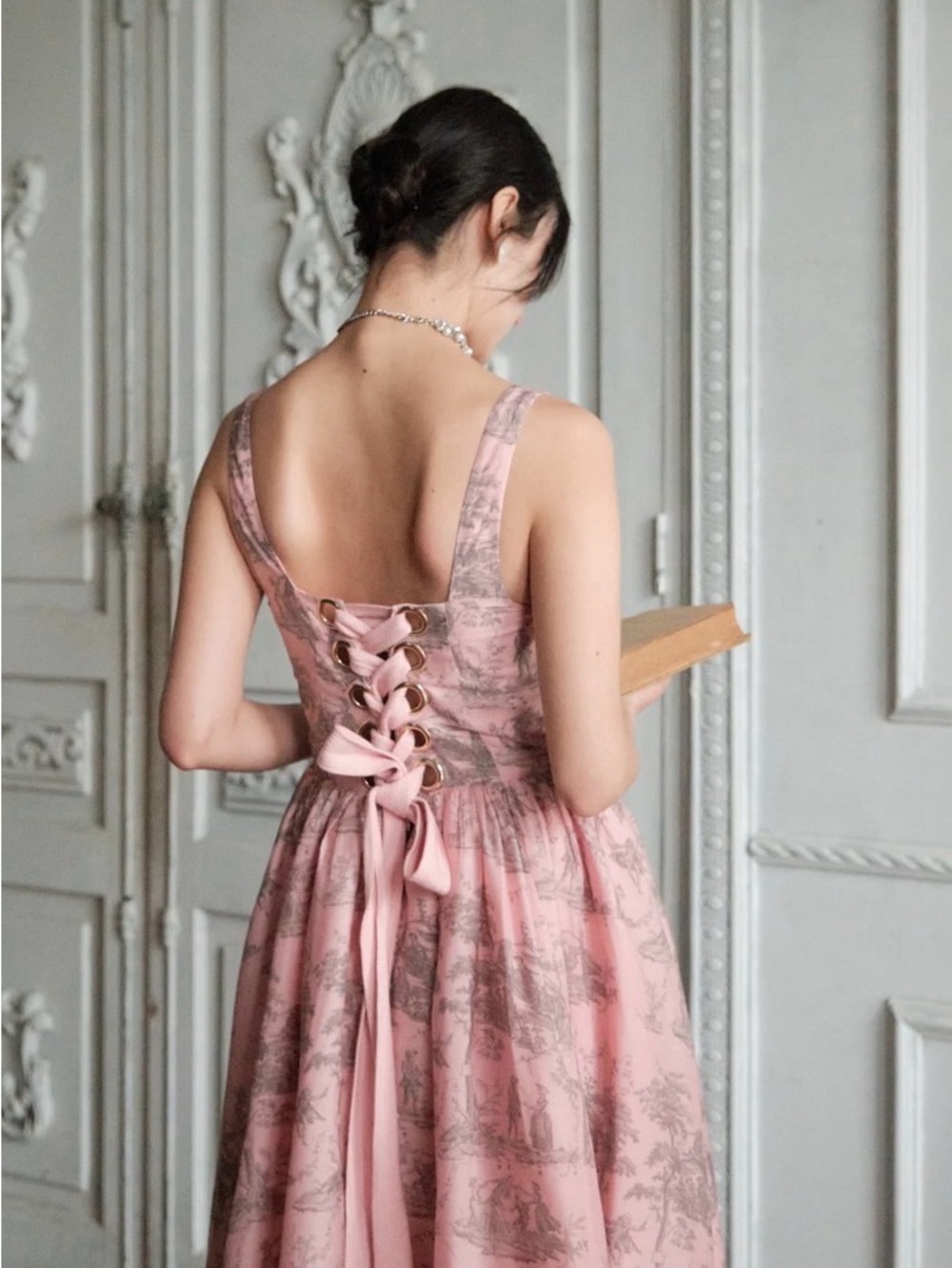 Elegant Pink Toile Maxi Dress with Square Neck - Picture 3 of 6